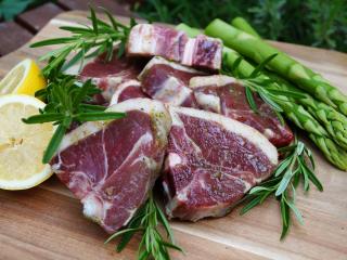 Jak udělat jehněčí steak s rozmarýnem a citrony | recept Jak udělat jehněčí steak s rozmarýnem a citrony | recept
