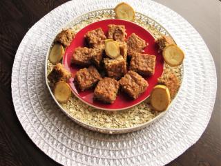 Jak z banánů a arašídového másla upéct ovesné kostky | rychlý recept