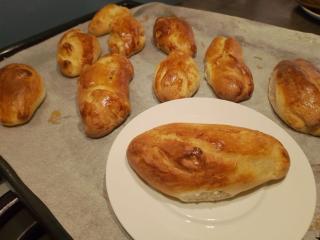 Jak na kynuté pirohy s jablečnou náplní | recept Jak na kynuté pirohy s jablečnou náplní | recept
