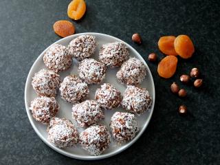 Jak udělat datlové kuličky s kokosem | recept Jak udělat datlové kuličky s kokosem | recept