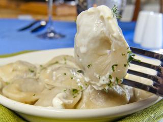 Jak udělat sibiřské pelmeně | recept na plněné těstoviny Jak udělat sibiřské pelmeně | recept na plněné těstoviny