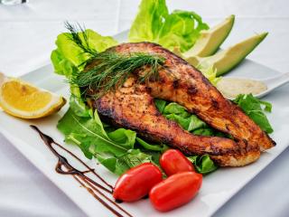 Jak připravit lososa s citrónem a koprem podle Pohlreicha | recept