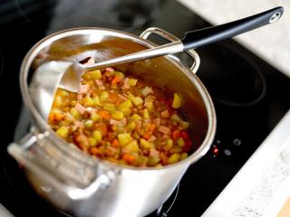 Jak přichystat dhal z červené čočky s brokolicí a pečeným masem | recept Jak přichystat dhal z červené čočky s brokolicí a pečeným masem | recept